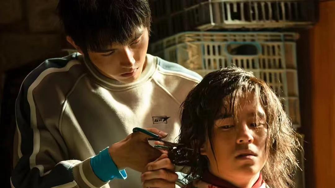 陈红|阿瑟一家真的绝了！为捧儿子宣传新剧，连“愚蠢”的热搜都用上了