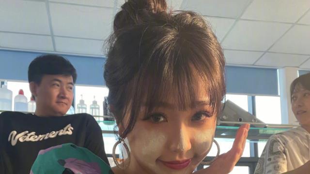 |虞书欣晒素颜照告别虞美人！很感谢大家能在那么短的时间内接受她