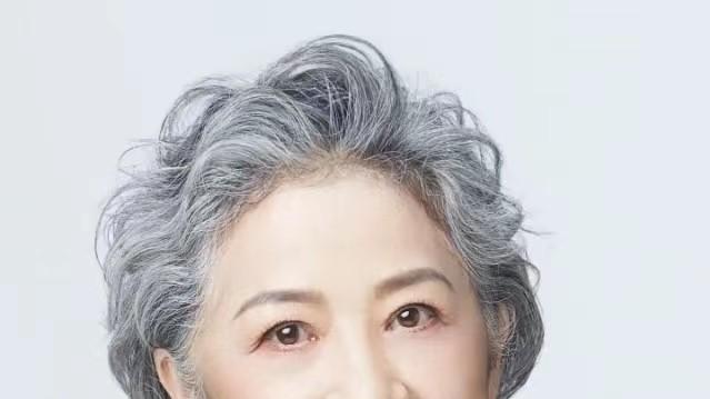 |为什么说对于老年人，发型第一、妆容第二？看看这些奶奶辈就明白