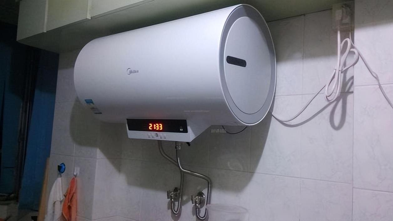 卫生间热水器不用时要关掉吗？听完内行人的话，懊悔浪费那么多钱！