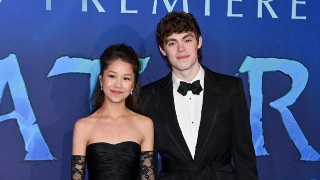 詹姆斯·卡梅隆|“露丝”凯特与卡梅隆导演再度合作，一同亮相《阿凡达2》首映式