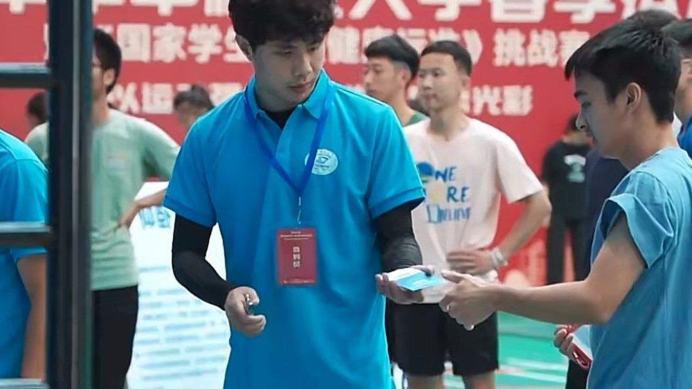 蒿俊闵|中超将打满34轮首阶段踢10轮，蒿俊闵无球可踢正在华科上课