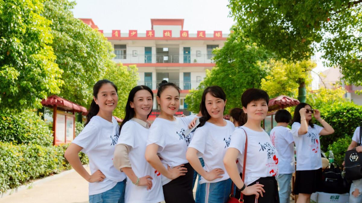 聚会|同学聚会“阶层表”被曝光，学历不好不敢露脸了，实在是太卷了！