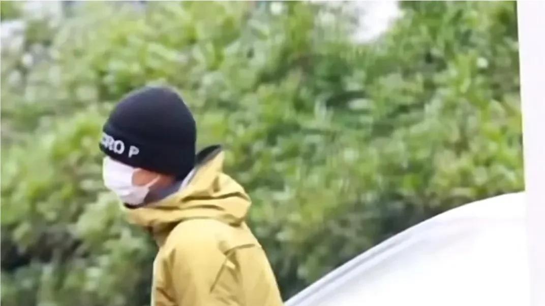 王一博|王一博参加戏剧节看《狐狸天使》，粉丝却在辱骂无关人等太可笑！