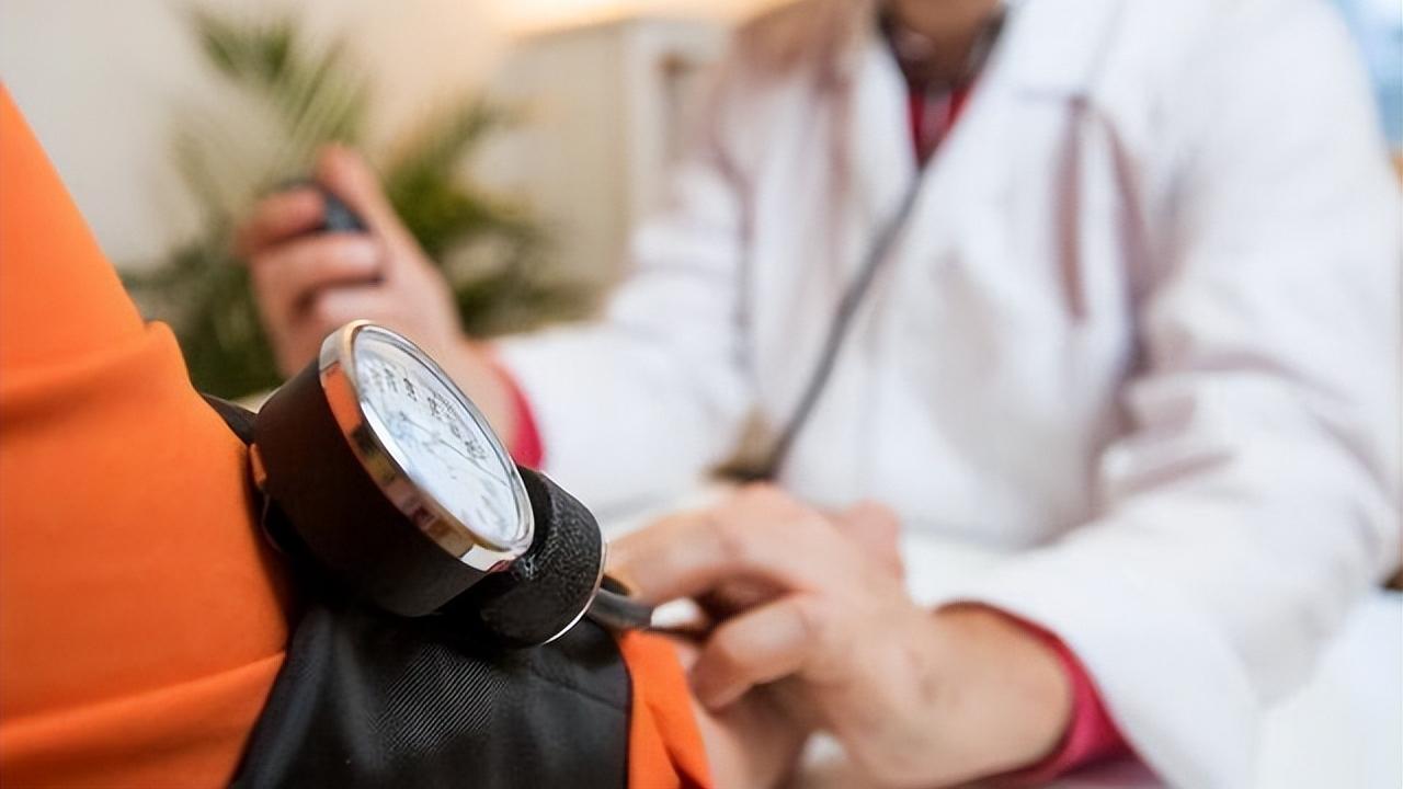 每天冲马桶时，到底要不要盖上盖子？来自央视的实验结果