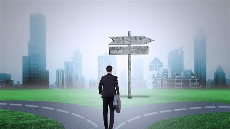 高跟鞋|我只是个员工，凭什么要替老板着想？