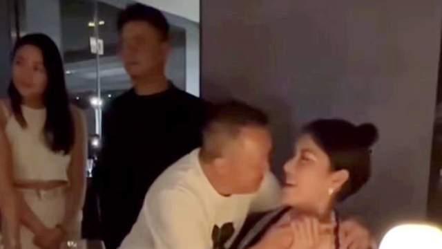 曾志伟|?69岁曾志伟为26岁超模庆生，二人亲吻画面曝光，女方是富豪干女儿