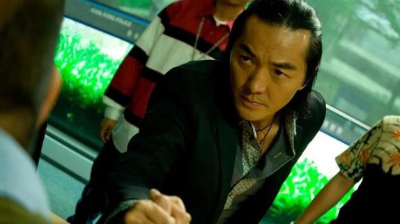 陈小春|《飞砂风中转》是一部香港喜剧电影，讲述的是古惑叔，经历的事情