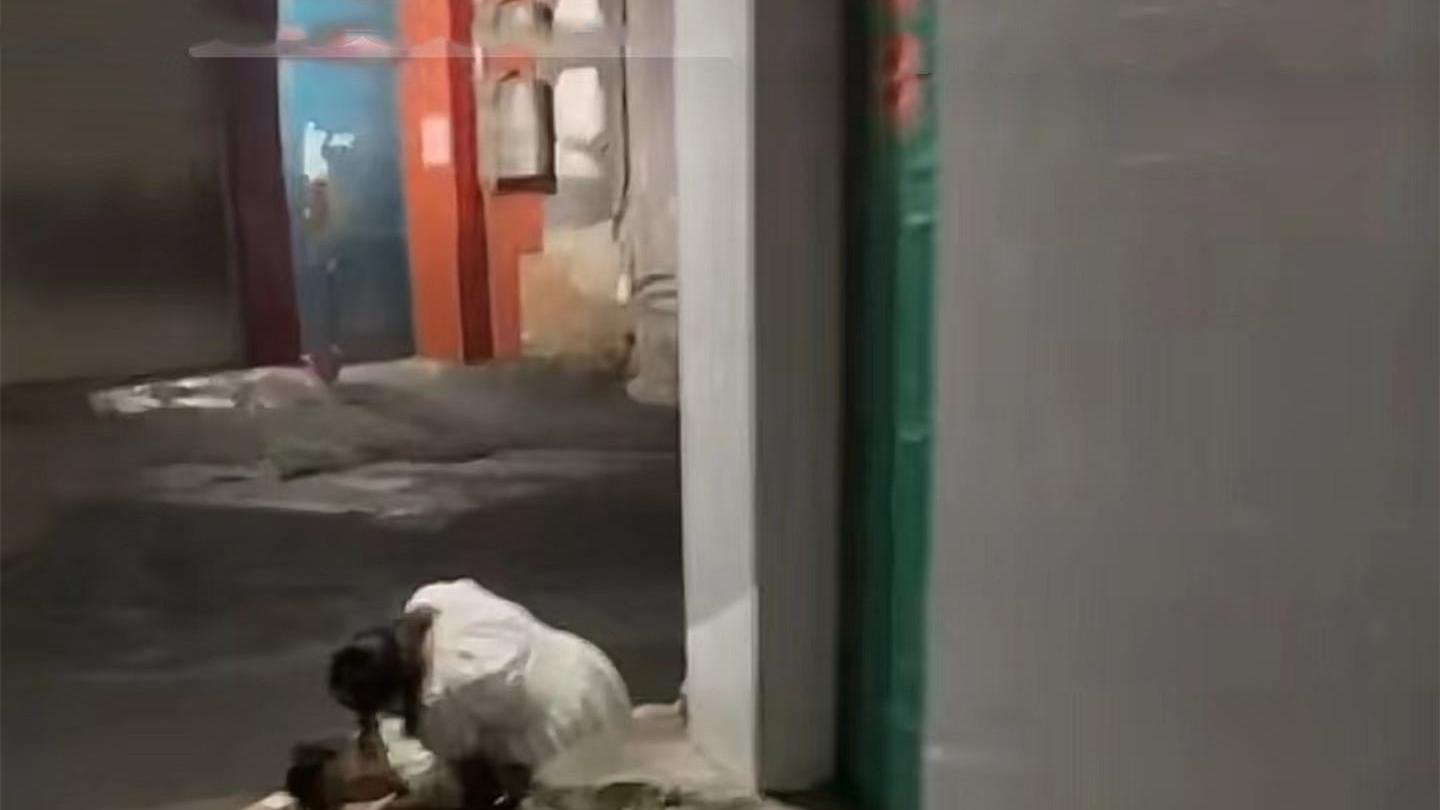 广西一女孩经常喝醉酒，被朋友吐槽就会逞能，每次都喝得躺地上