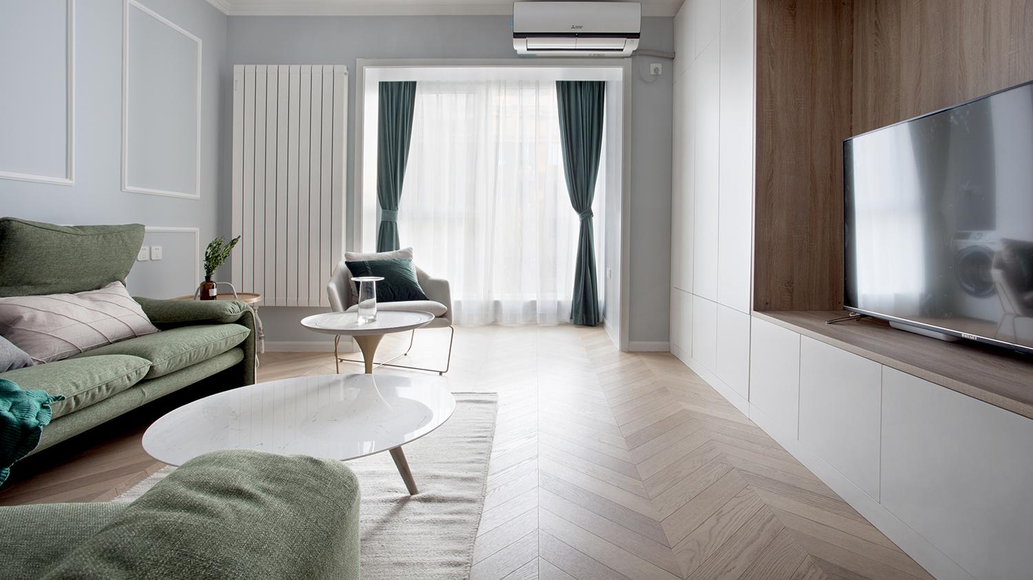 电视壁挂还是放桌上？看完你就知道了！