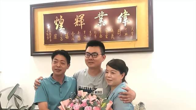 孔雪儿|田静父亲更新大棚干活画面，称一群人一条心，奇奇被夸自理能力强