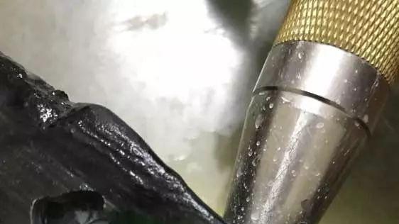 翡翠|货主6000买下的莫湾基原石，连开三个窗大涨！单车变奔驰！