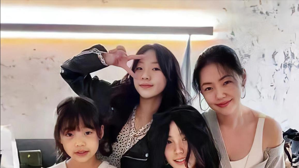 校园欺凌|小S校园霸凌事件反转！癌症妈妈自曝虐女，把女儿打到满地是血