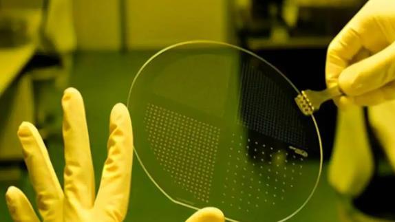 光刻胶|打破垄断，国产14nm光刻胶开始投产，南大光电立功了