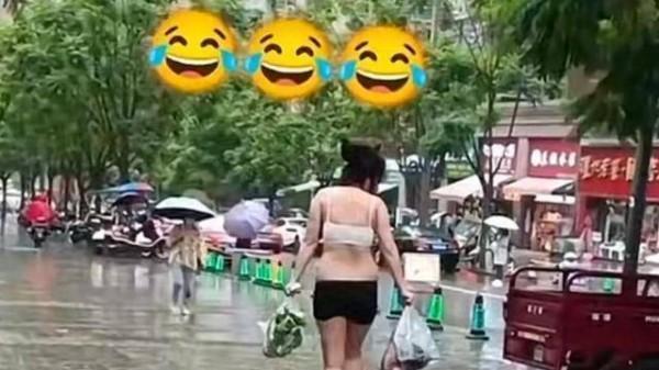 回顾：重庆女子没睡醒就去买菜，因没穿外套被围观，经历现场社死