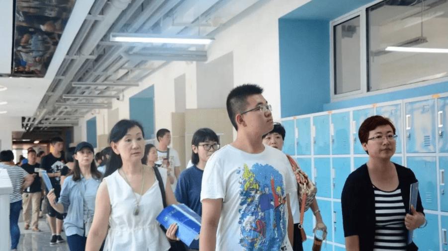 浙江大学|浙大女生落选公务员，父母后悔：选错专业，白费了多考的100分