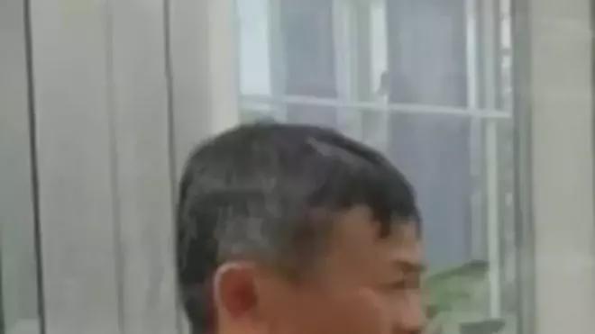 张子枫|马云：近照曝光，还在外国洽谈项目，状态很差，才58岁就满头白发