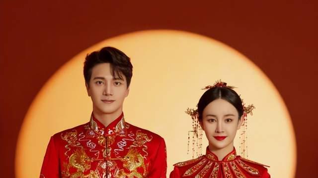 张檬|张檬金恩圣婚礼现场太热闹！亲密拥吻动情落泪，对着屏幕跪拜婆婆