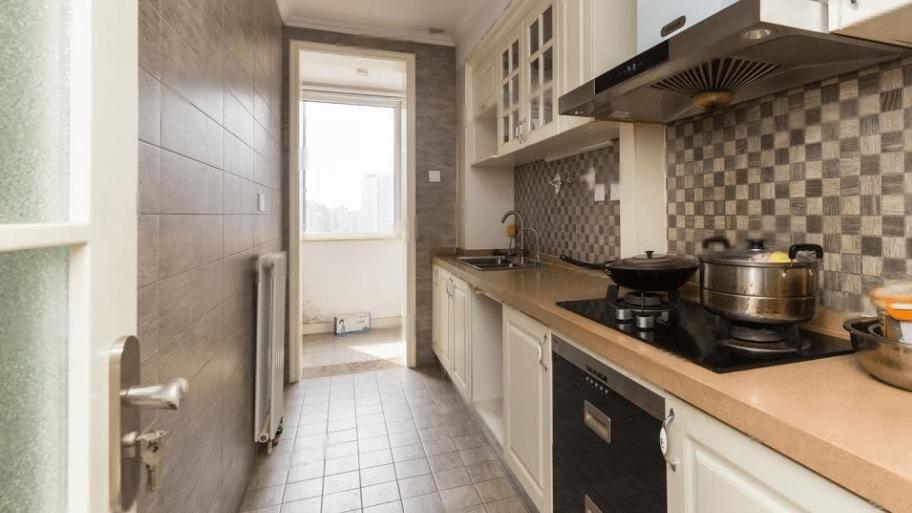 朋友坚持买精装二手房，进门才知道这装修真不错，再20年也不过时