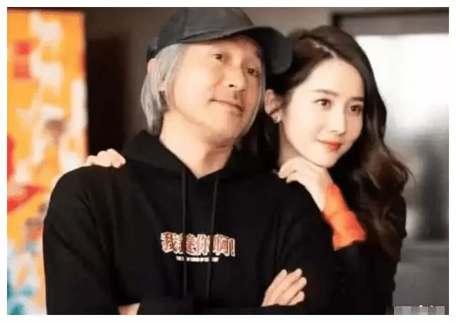 周星驰|周星驰对她宠爱有加，就凭这双“奶油腿”，在娱乐圈不火才怪