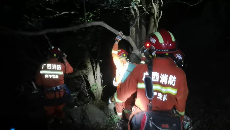 5人“被骗”进山游玩，却回不去了，还有两个孩子