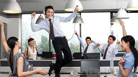 |职场里精英是如何混出来的？