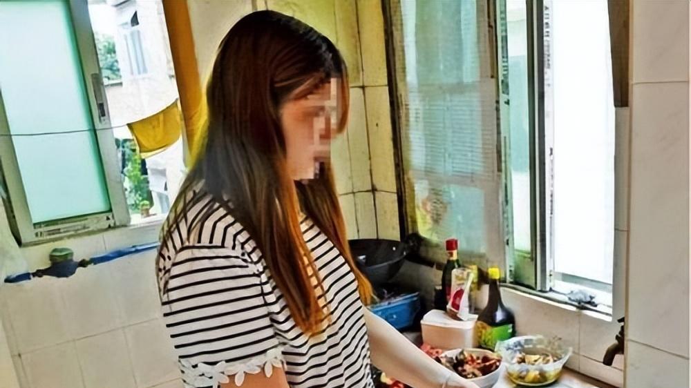 2000年12岁女孩被伯父贱卖：8年生下两个孩子后逃跑，不想认命！