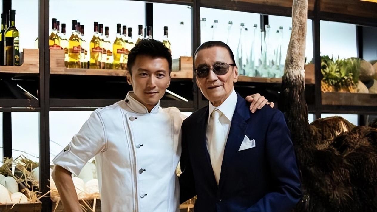 张柏芝|前夫变继子？港媒曝张柏芝恋上86岁谢贤，谢霆锋现身医院疑做亲自鉴定