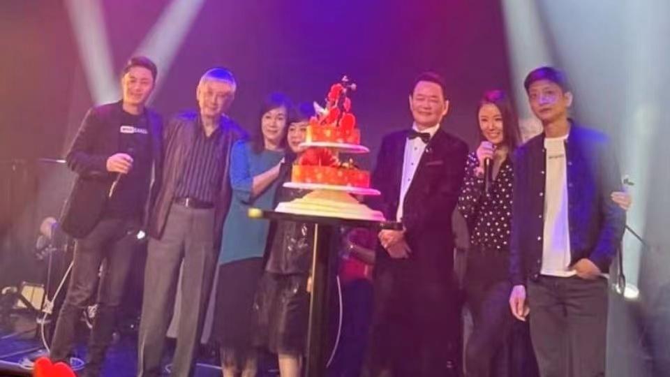林心如|林心如为父庆生，公公婆婆到场祝贺，霍建华笑容满面很亲密