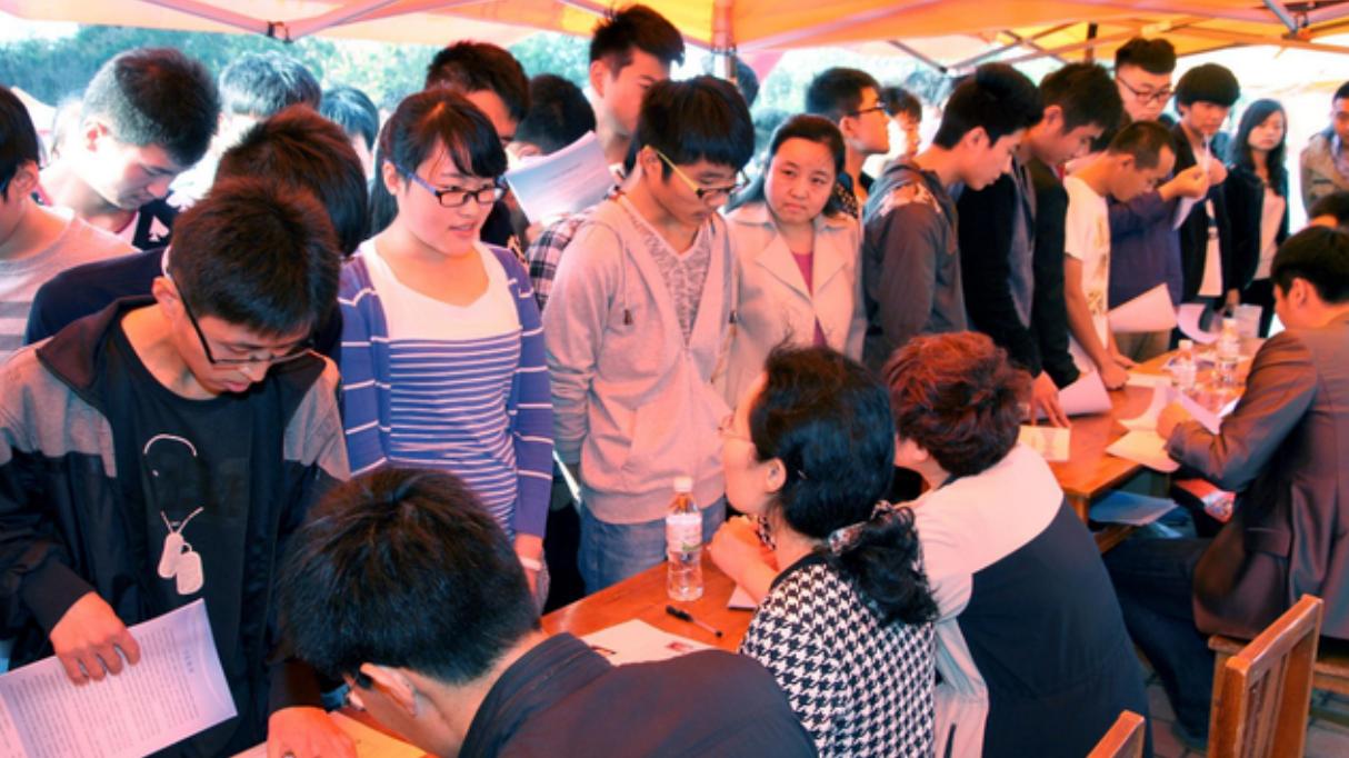 货车司机|月薪达到15000，却出现“缺人潮”，年轻人为啥都不想干这行