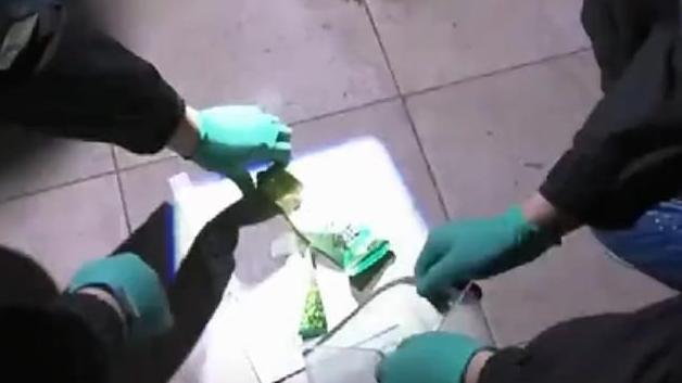 一家四口吃雪糕，三人中毒死亡，警察也差点中招？