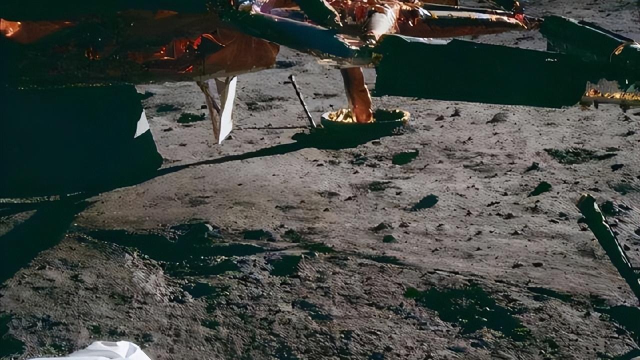 1972年，美国宇航员把96袋纸尿裤丢在月球，50年后它们变成了宝贝