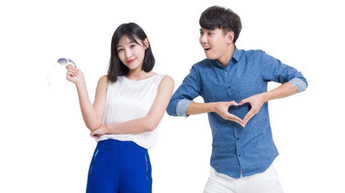 广州小伙“收留”女网友，两人同吃同睡，小伙称：我们之间很纯洁