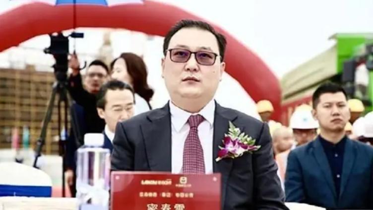 王石|王石：深圳房子400平方米，每年退休金1千多万，还有年轻妻子相伴