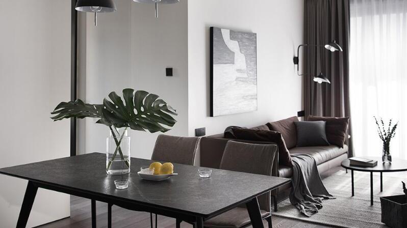 客厅开间小，电视墙不能做柜子？看她77㎡新家，一进门就超酷！