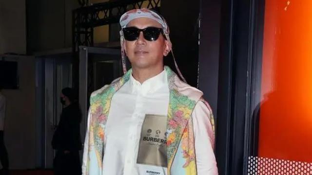 具俊晔|具俊晔压轴登场时装周！自嘲年纪大，礼貌弯腰向女星Ella鞠躬