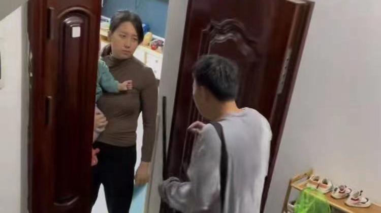 浙江省|浙江男子晚上偷跑去钓鱼，半夜下雨被妻子锁在门外：你别回家睡了