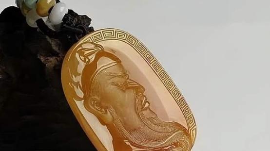 翡翠|适合生意人佩戴的几种翡翠，看看你喜欢哪种？