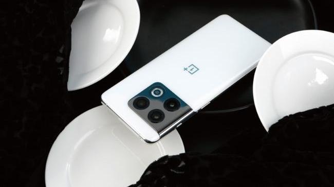 冬奥_北京冬奥|一加 10 Pro 胖达白至尊版图赏：谁不想拥有一只“冰墩墩”呢