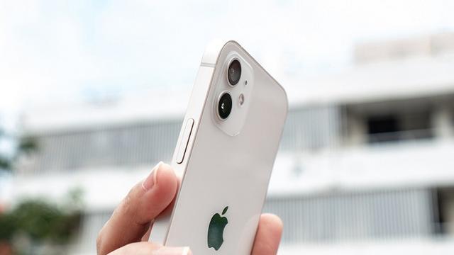 苹果|苹果的底裤都被抄没了！直角边框还不够，这回磁吸式充电也抄来了