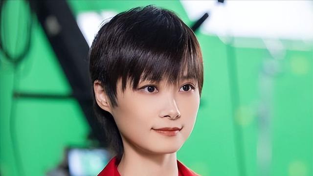 李宇春|身价比章子怡还高，李宇春单身38年患重病，却与闺蜜倪妮交往过密