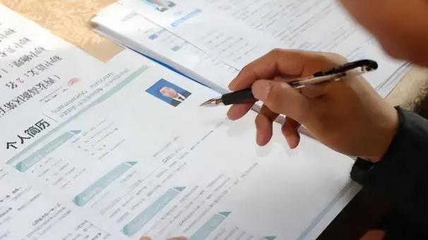 hr|资深HR坦言，这类大学生，简历不用翻开，看一眼就可以被淘汰了