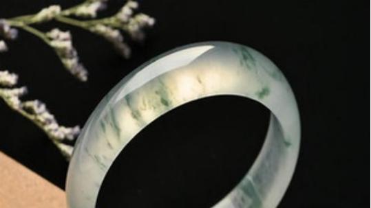 翡翠|翡翠的色如何分辩好与劣？