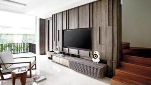 不顾反对，坚持把地砖贴上墙，表面上光鲜亮丽，问题在后面等着