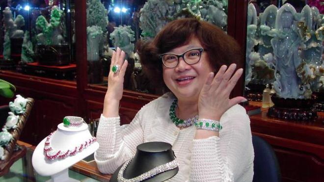 郑欣宜|郑欣宜佩戴沈殿霞留下的千万珠宝露面，35岁的她有肥姐当年的感觉