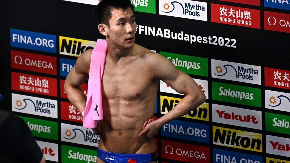 杨昊|世锦赛杨健后三跳出色，反超到首位进10米台半决赛，杨昊排第二