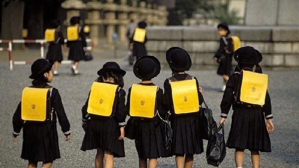 贵州大学|日本小学生的这套“通学装备”，着实看得叫人羡慕