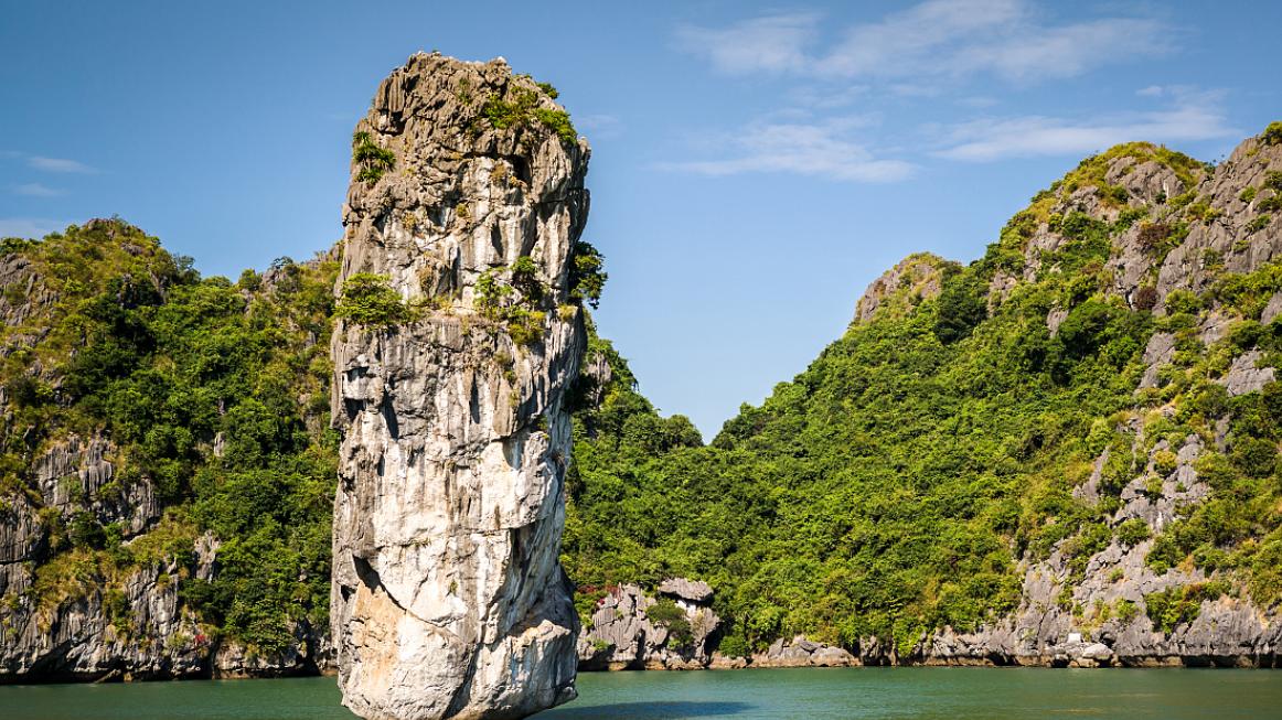 码头|越南北部下龙湾的惊讶洞，是最美石灰岩洞，不容错过的自然景观！