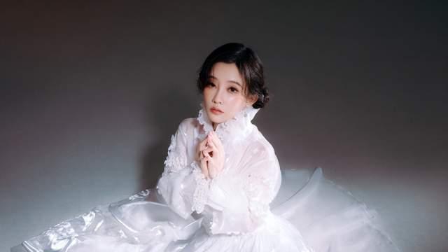 bilibili|冯提莫暂别直播圈！透露B站合约期满，新东家成谜引发网友猜测