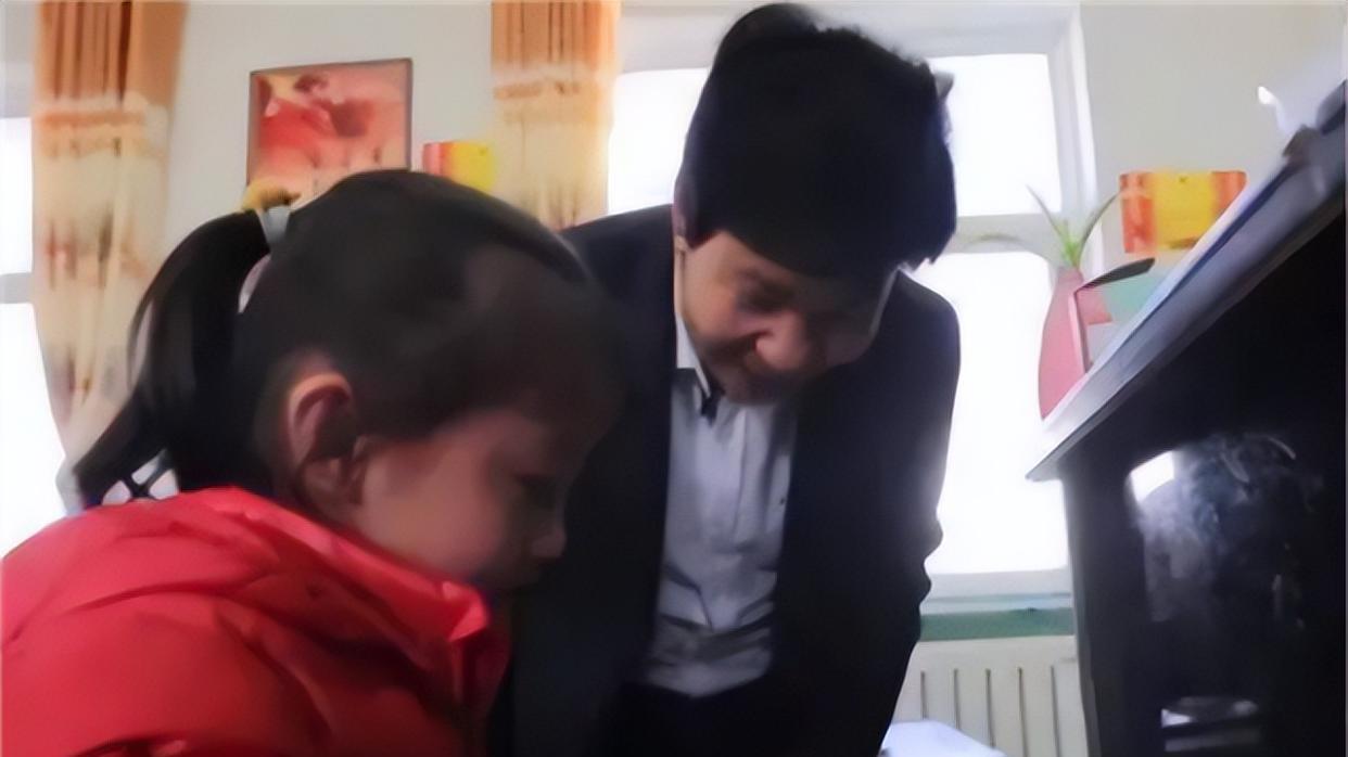 铁嘉欣：7岁女孩因一张笑脸走红，父母因此为她拒绝100万的签约